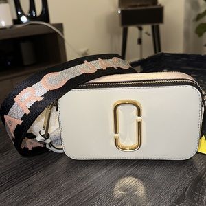 MARC JACOBS THE SNAPSHOT CROSSBODY BAG IN *BEST SELLER* COLOR: NEW DUST MULTI